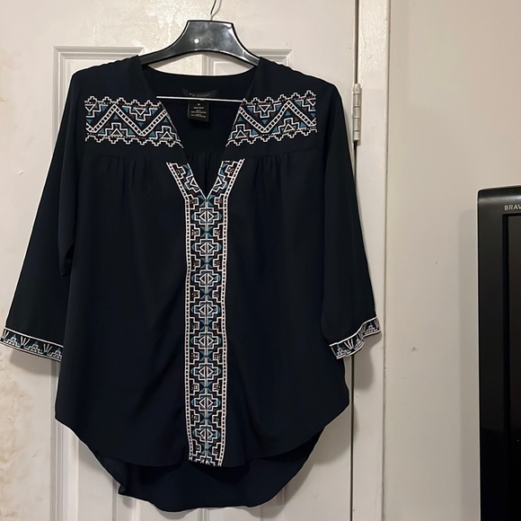 MM Couture Tops - EUC MM Couture Navy Blue Embroidered Top